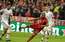 VIDEO: Vidals nodrošina Minhenes Bayern uzvaru pār portugāļu Benfica