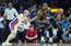Favorītes Cavaliers un Spurs gūst trešās uzvaras NBA play off sērijās