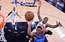 Cavaliers uzvar pirmo maču pret Hawks; Thunder izlīdzina pret Spurs