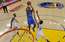 Thunder izbraukumā pārsteidz čempioni Warriors