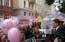FOTO! Pie Saeimas cilvēki protestē pret aizliegumu ziedot olšūnas nedzemdējušām sievietem