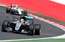 Hamiltons aizraujošā cīņā iegūst Austrijas posma "pole position"