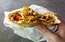 VIDEO: nepatīkams pārsteigums ēstuvē Pakistānas kebabs! Ēdienā atrod tārpus