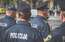 Vairāku personu grupa izkrāpj privātmāju Rīgā; policija lūdz sākt kriminālvajāšanu