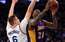 Porziņģis atveras otrajā puslaikā, "Knicks" zaudē Losandželosas "Lakers"