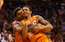 Kas par beigām NBA spēlē! Laimīgais pēdējo sekunžu metiens
