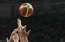 Vai sākusies jauna mode? Kārtējais bildinājums basketbola laukumā