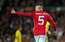 "Manchester United" aizsargs spēles vidū izdomā apēst… banānu