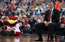 Dienvidkarolīnas Universitātes treneris, raudot atvadās no komandas