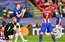 Madrides "Atletico" strīdīga "pendele" palīdz pārspēt "Leicester City"