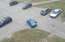 Sadzēries šoferis ar "Ford Fiesta" pārvietojas pa zālāju dzīvojamā zonā, viņu aptur aculiecinieks. VIDEO!