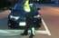 Naktī Ikšķilē policija pamana ielas vidū pamestu auto, ko kāds bija mēģinājis nozagt