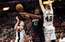 Bertāns neglābj "Spurs" komandu no smagas neveiksmes NBA "play‑off" otrās kārtas ievadā