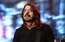 "Foo Fighters" pārspēj visas fanu cerības – Lucavsalu satricina šovs trīs stundu garumā