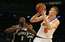 Porziņģa žilbinošais sniegums dod "Knicks" pirmo uzvaru sezonā