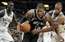 Bertāna Sanantonio "Spurs" piekāpjas ar Bledso papildinātajai "Bucks"