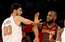 Porziņģa komandas biedrs Kanters paņirgājas par NBA zvaigzni Džeimsu
