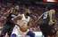 Porziņģis muguras sāpju dēļ izlaiž otro NBA spēli šosezon; "Knicks" zaudē "Rockets" komandai