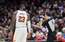 Smieklīgie joki par NBA zvaigznes Džeimsa izraidīšanu nerimstas
