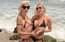 Draiski foto: slavenas skaistules pludmalē izbauda "bikini futbolu" un viena otru