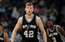 Bertānam pieci punkti pārliecinošā "Spurs" uzvarā, Rouzs "ārdās" Minesotā
