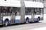 Iereibusi rīdziniece ar kavalieriem trolejbusā dzer un smēķē. Trijotni no transporta izraida pasažiere