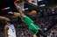 Video: "Celtic" basketbolists izpildot "danku" gandrīz salauž kaklu