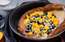 Ātri un gardi! Lieldienu brīvdienās pankūku vietā pārsteidz savējos ar saldo vai sāļo "Dutch baby"