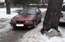 Auto novietots tā, ka nevar paiet garām ar bērnu ratiņiem!