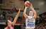 Noklausies! Jautrais lietuviešu komentētājs basketbola spēlē pēkšņi sāk runāt latviski