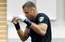 Mairis Briedis fonā pasaules boksa leģendām parāda savu kreisās dūres spēku