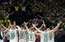 "Žalgiris" basketbolisti kopā ar faniem pēc izcīnītās ULEB Eirolīgas bronzas izpilda slaveno "Viking clap"