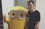 Foto: Dziedātājs Miks Dukurs uz rokas uztetovējis minionu