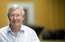 Leģendārais "Manchester United" treneris Fergusons īsā vēstījumā saka paldies par dzīvības glābšanu