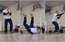 Bokseris Usiks demonstrē savas "brake dance" prasmes