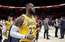 Gaidītajā debijas spēlē Lebrons "Lakers" kreklā atzīmējas ar "double‑double"