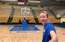 Video: basketboliste Putniņa pārsteidz pati sevi un komandas biedrenes, treniņā realizējot fantastisku metienu