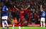 "Liverpool" kompensācijas laika pēdējā minūtē pieveic "Everton"