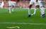 "Tottenham" fans izmet laukumā banāna mizu un tiek aizturēts