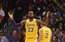 Džeimsam un Bolam pa "triple‑double" "Lakers" uzvarā pār "Hornets"