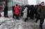 Desmitiem bērnu vecāku Jelgavā protestē pret divu skolu apvienošanu