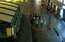 "Kuri bija tie sitēji?" Starptautisks konflikts Vecrīgā – divi jauniešu bariņi nesadala ietvi un uzsāk kautiņu