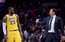 "Lakers" neizteiksmīgās sezonas sekas: atlaists treneris Voltons
