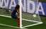 Francijas izlases futboliste PK spēlē diezgan apkaunojošā veidā raida bumbu savos vārtos