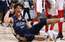 Sveicināts NBA! "Pelicans" pirmgadnieks grozā triec fantastisku "danku" pāri pretiniekam