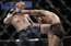 Ņūarkas UFC šovā Kovingtons Trampa dēlu klātbūtnē uzvar Lauleru un izaicina Usmanu