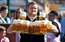 Minhenes "Oktoberfest" apmeklētāji izdzēruši 7,3 miljonus litru alus