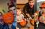 Foto: sabiedrībā zināmas personas nosvinējušas baisos Halovīnus