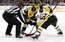 Bļugers izdara divus metienus, "Penguins" atspēlē 0:3, tomēr piekāpjas "Bruins"