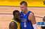 Porziņģis iesaistās asā vārdu apmaiņā ar "Warriors" basketbolistu Grīnu